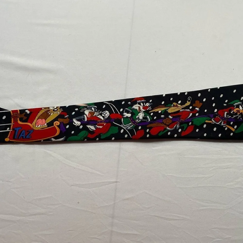 EUC Warner Bros. Looney Toon Men’s Tie - Looney Toon Characters